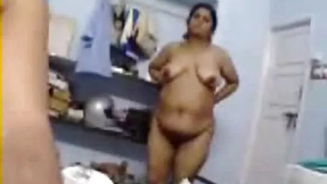Kvalitatīvs :  Rotaļīga blondīne sūc bārdaina puiša gailīti kā traka Cool porno filmas 