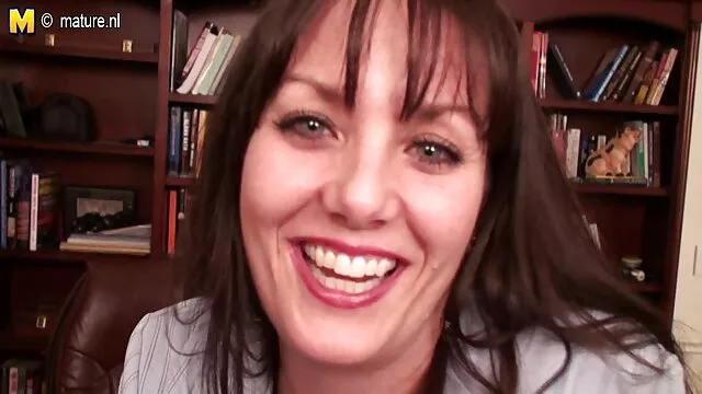 Kvalitatīvs :  Sīka brunete Vanesa Dekere jāj ar smalku knābi Cool porno filmas 