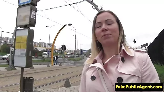 Kvalitatīvs :  Blue eyed cutie alkst karsts jāšanās uzreiz Cool porno filmas 