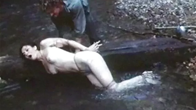 Kvalitatīvs :  Apbrīnojamā brunete šim puisim sniedz karstu roku darbu un minetu Cool porno filmas 