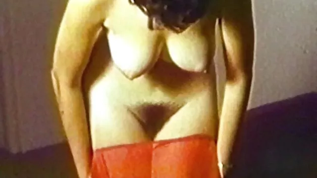Kvalitatīvs :  Jauna brunete iesūc un brauc, gailis, stuck ārā, no gloryhole Cool porno filmas 
