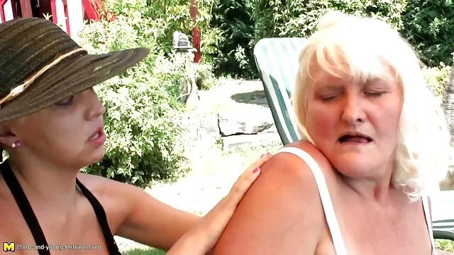 Kvalitatīvs :  Amatieru eiro mīļotā Asja Kitija sūc niecīgu knābīti Cool porno filmas 