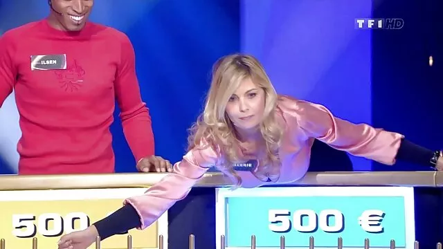 Kvalitatīvs : Pievilcīga brunete, kuru no aizmugures analizē izsalcis draugs Cool porno filmas