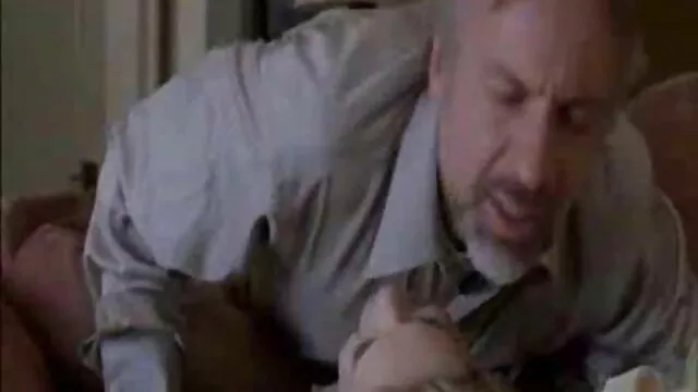 Kvalitatīvs :  Ragveida pāris ir uz jahtas, baudot vasaras sauli un viens otra privāto dzīvi Cool porno filmas 