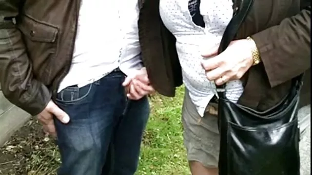 Kvalitatīvs :  Divu ragveida puišu rīcībā ir trīs jaunas meitenes Cool porno filmas 
