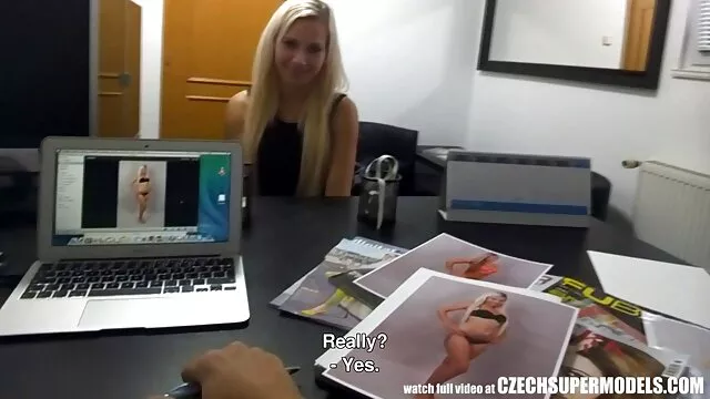 Kvalitatīvs :  Jaukā meitene Foxy Di bauda neparastu orālo seksu Cool porno filmas 