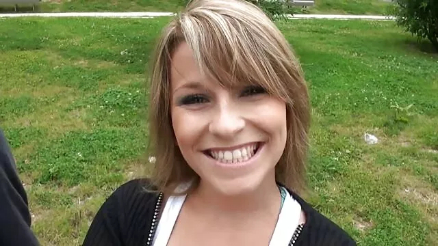 Kvalitatīvs :  Ievērojama meitene ar lielām krūtīm ir pelnījusi būt porno aktrise Cool porno filmas 