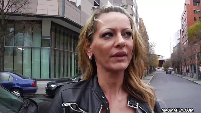 Kvalitatīvs :  Babe paklausa puisim, liekot viņai apmierināt viņu ar maksts Cool porno filmas 