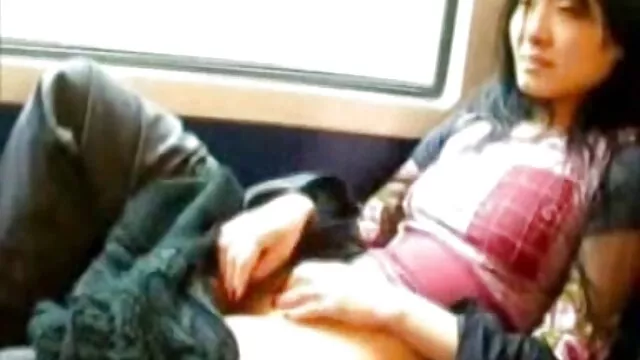 Kvalitatīvs :  Krūtainā brunete ar eļļotām krūtīm sūc un brauc ar mīļāko fallu Cool porno filmas 