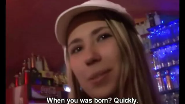 Kvalitatīvs :  Ungāru prostitūta ar bizi izpleš kājas diviem vīriešiem mežā Cool porno filmas 