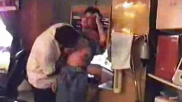 Kvalitatīvs :  Brunete no Vācijas Shy Love dodas iepirkties ar pielūdzēju Cool porno filmas 