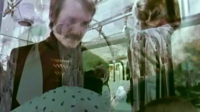 Kvalitatīvs :  Melnkoka meiteni drāž baltais klients savā darba vietā Cool porno filmas 