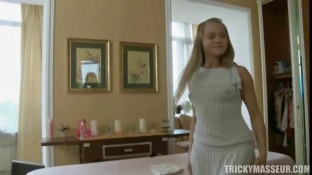 Kvalitatīvs :  Bāla āda meitene bauda, ​​ka viņu drāž viņas labi apveltītais partneris Cool porno filmas 