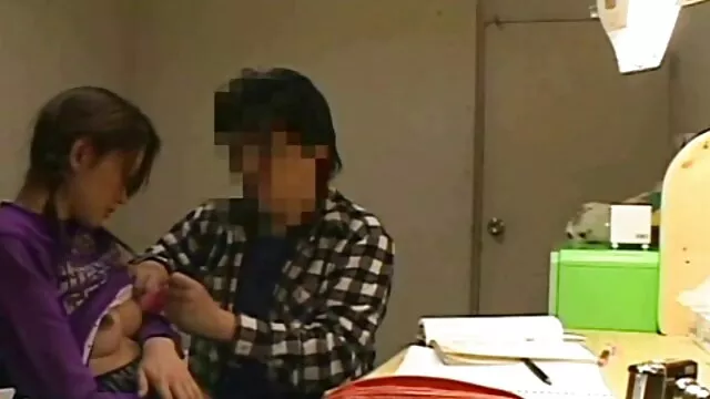 Kvalitatīvs :  Puisis tiek aplaupīts pēc kaislīga seksa ar dāmu Cool porno filmas 
