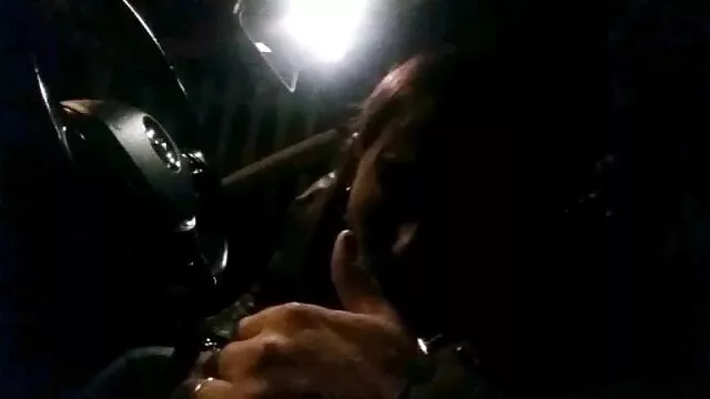 Kvalitatīvs :  Krāšņā Latina MILF atslābina stud ar pārsteidzošu minetu Cool porno filmas 