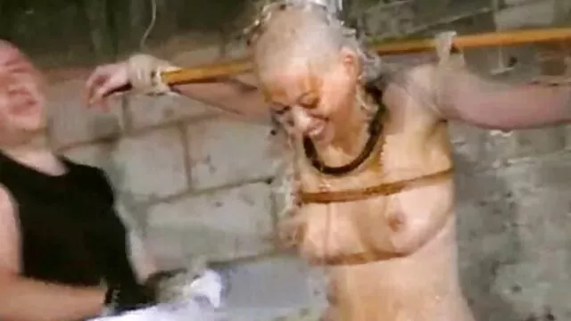 Kvalitatīvs :  Brunete milf un blonda tīne karstā trijatā darbībā Cool porno filmas 